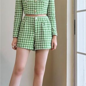 Green and White 💚💚 tweed houndstooth shorts - XS